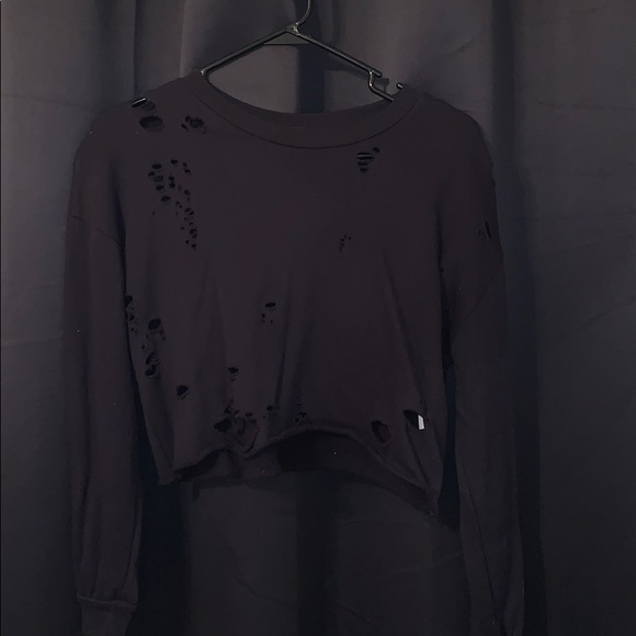 black hoodie crop top